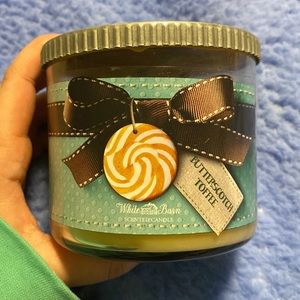White Barn “Butterscotch Toffee” Candle